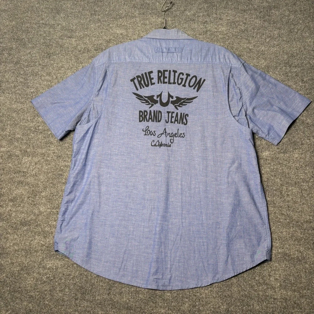 True Religion Button Up Men's L Blue Chambray Short‎ Sleeve Logo Graphic Shirt